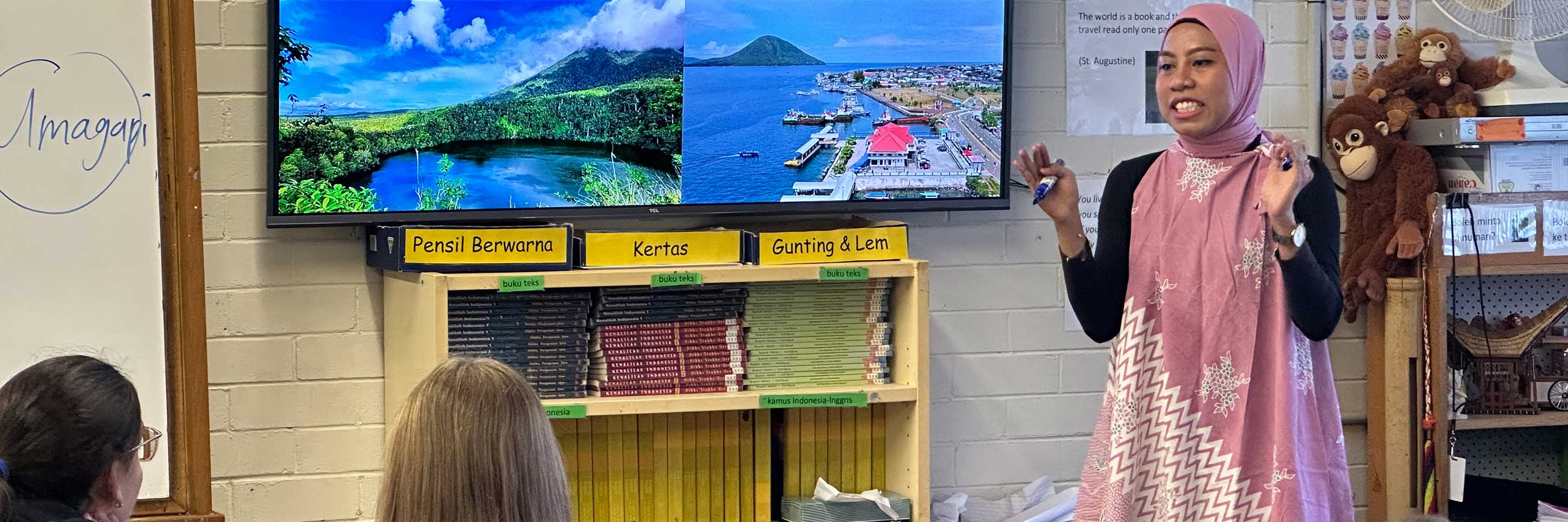 Indonesian Language Learning Ambassador (ILLA) Juniar Umagapi teaches Indonesian at Melrose High School in Australia, sharing her expertise in the language, culture, and customs. Through the program, she and her fellow scholars also gain valuable insights